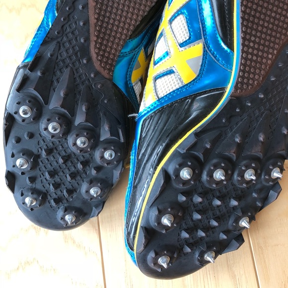 Men’s ASICS high jump spikes. - Picture 6 of 9